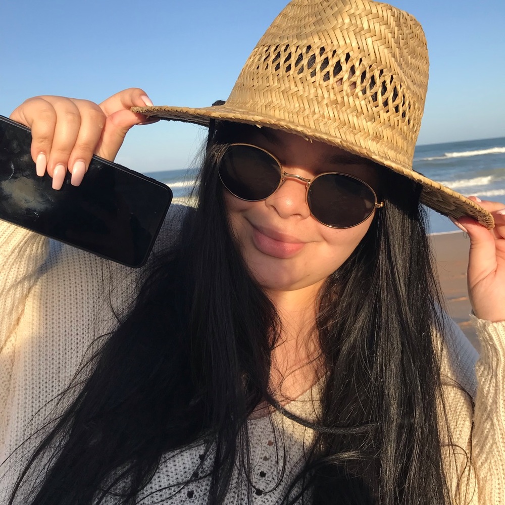 Meet your Posher, Adriana